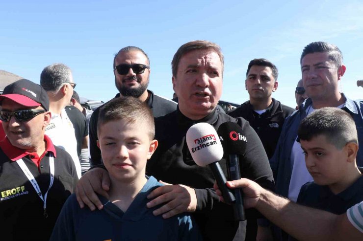 Erzincan’da off road, paraşüt, motokros yarışları nefes kesti