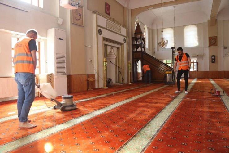 İbadethanelerde temizlik çalışması yapıldı