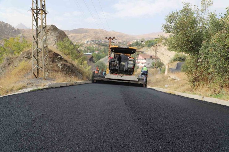 Hakkari modern yollara kavuşuyor