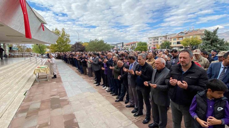 Erzincan’da, Filistinliler için gıyabi cenaze namazı kılınarak yürüyüş yapıldı