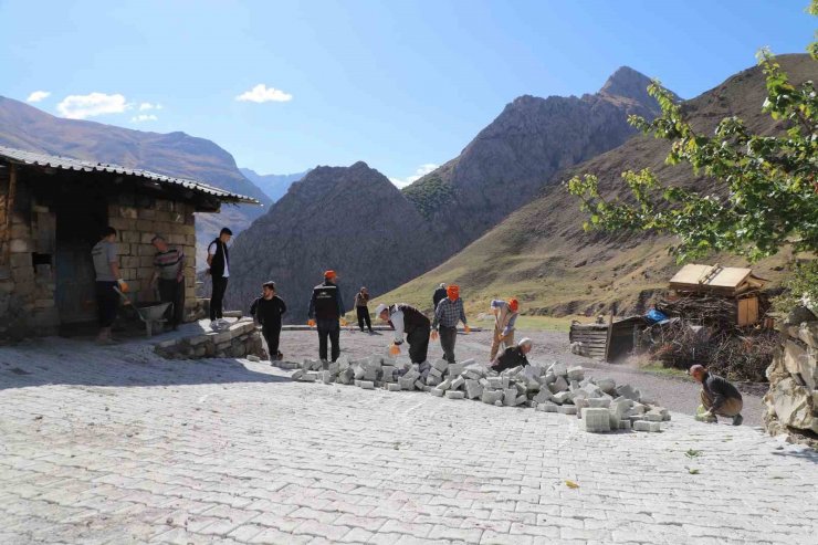 Hakkari’de bir semt daha modern yola kavuştu