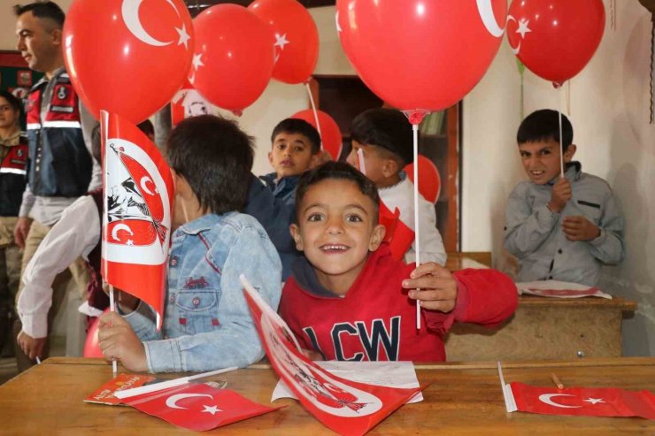 Ağrı’da Cumhuriyet’in 100’üncü yıl coşkusu