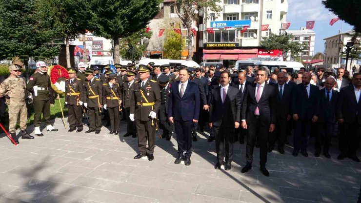 Tatvan’da Cumhuriyet’in 100. yıl kutlamaları başladı