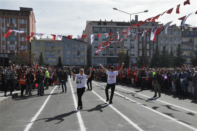 karsta-cumhuriyetin-100-yili-coskuyla-kutlandi-26.jpg