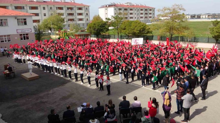 Türkiye’nin en kalabalık öğrenci korosundan oratoryo gösterisi