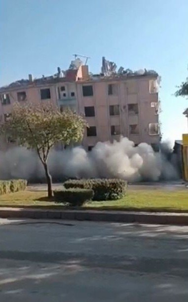 Elazığ’da 5 katlı bina korna sesi ile yıkıldı