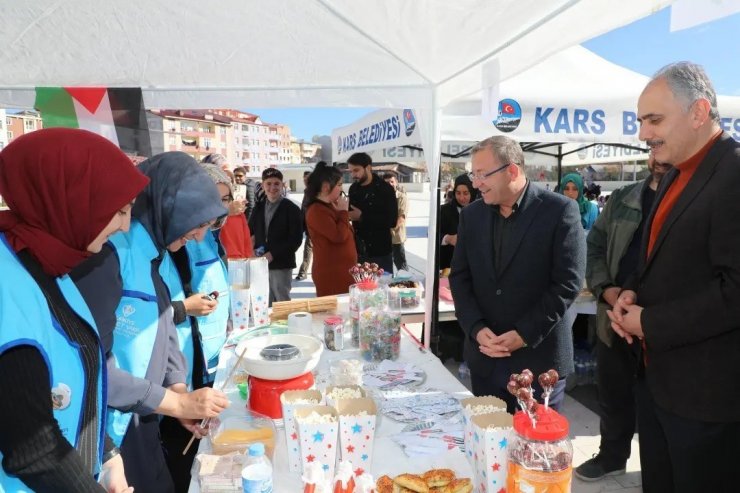 Vali Ziya Polat, hayır çarşısını gezdi