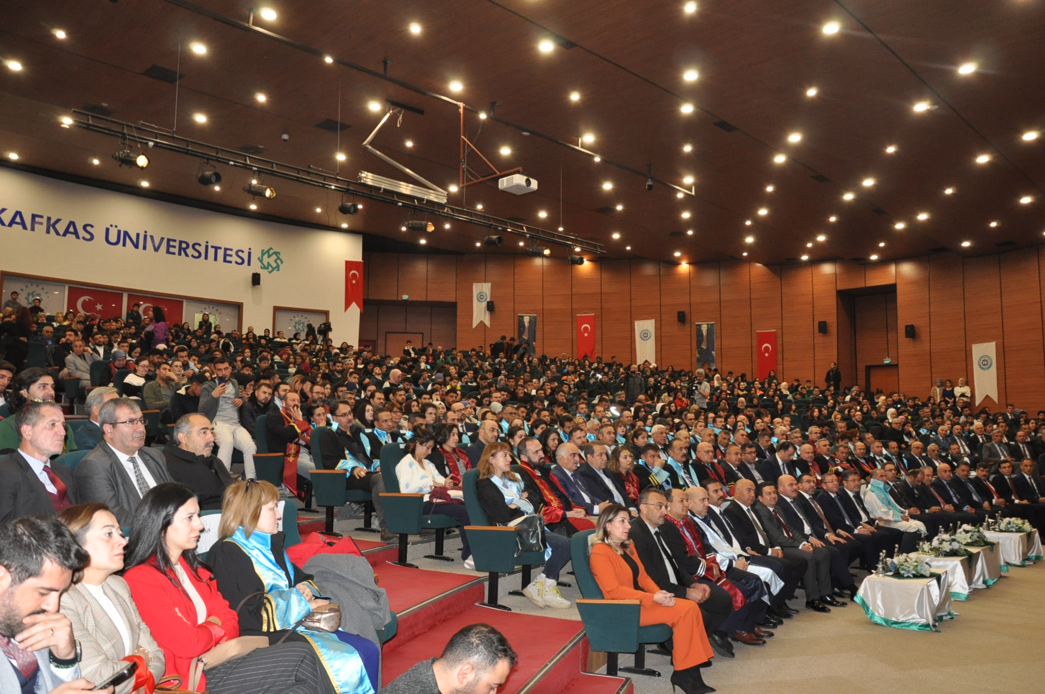 universitede-ilk-dersi-veren-bakan-yumakli-ciftcilere-mujde-verdi-7.jpg