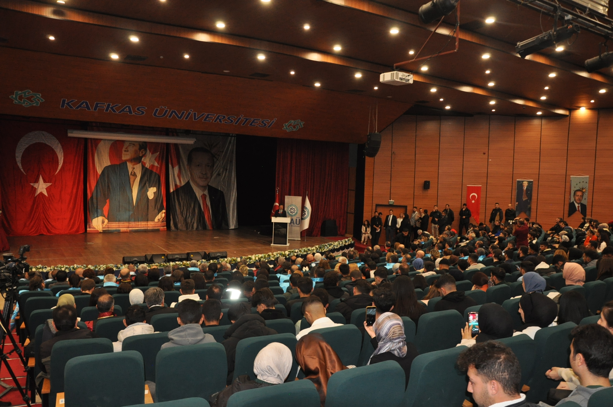 universitede-ilk-dersi-veren-bakan-yumakli-ciftcilere-mujde-verdi-9.jpg