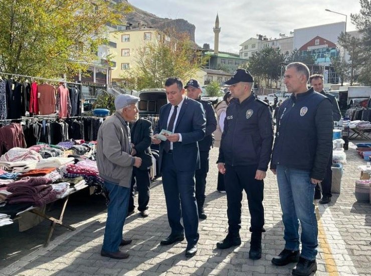 Polisten vatandaşa broşürlü uyarı