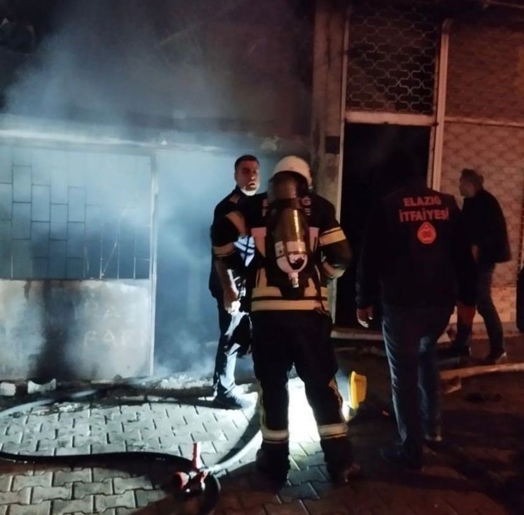 Elazığ’da 4 ayrı bodrumda çıkan yangın itfaiye tarafından söndürüldü