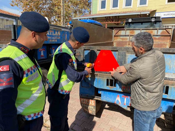 Malatya’da jandarma reflektör kullanımına dikkat çekti