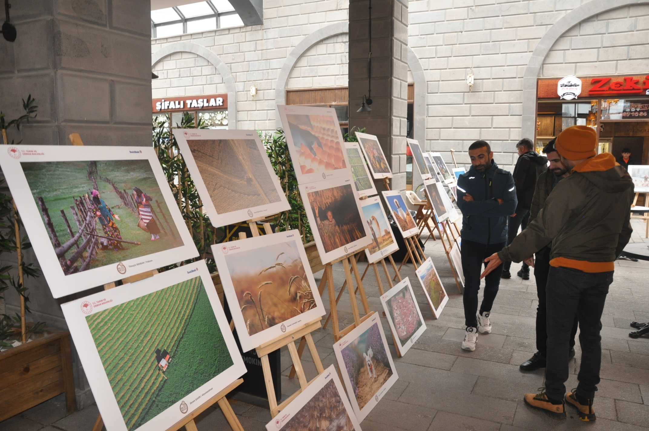 13-tarim-ve-insan-fotograf-sergisinin-ilki-karsta-basladi-6.jpg