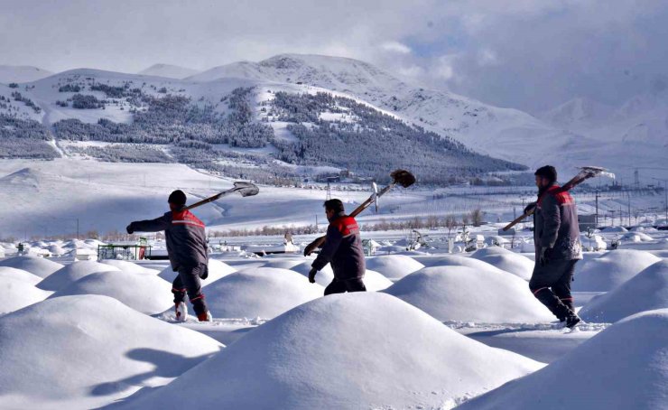 Erzurum’da kış mezarları hazır