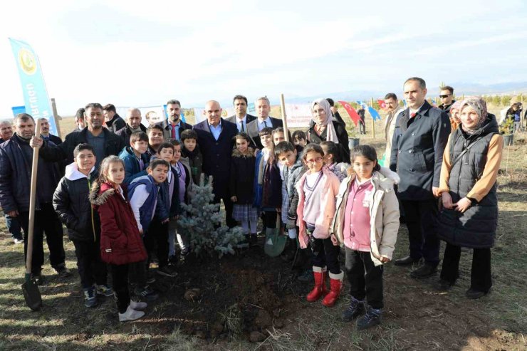 Ağrı’da Öğretmenler Günü’nde fidan dikme etkinliği