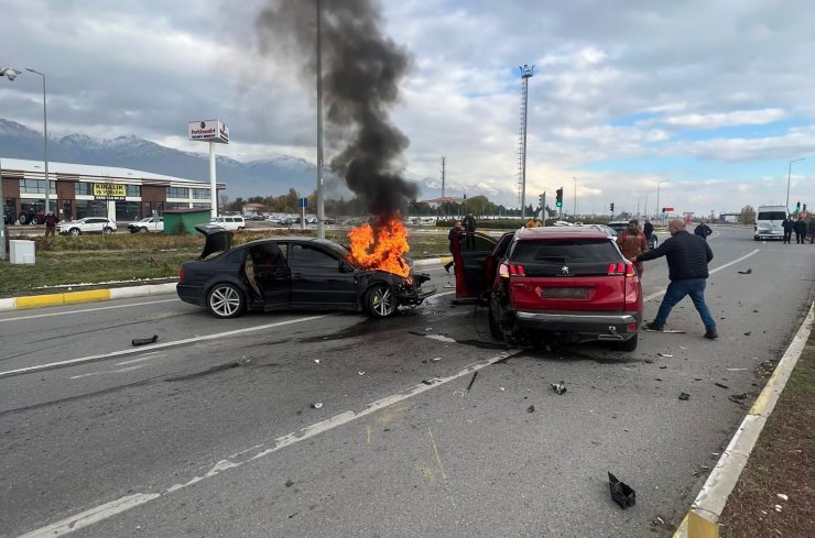 Erzincan’da zincirleme trafik kazası: 6 yaralı