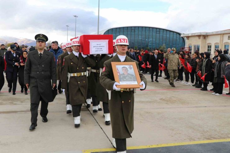 Erzincanlı şehit havalimanında karşılandı