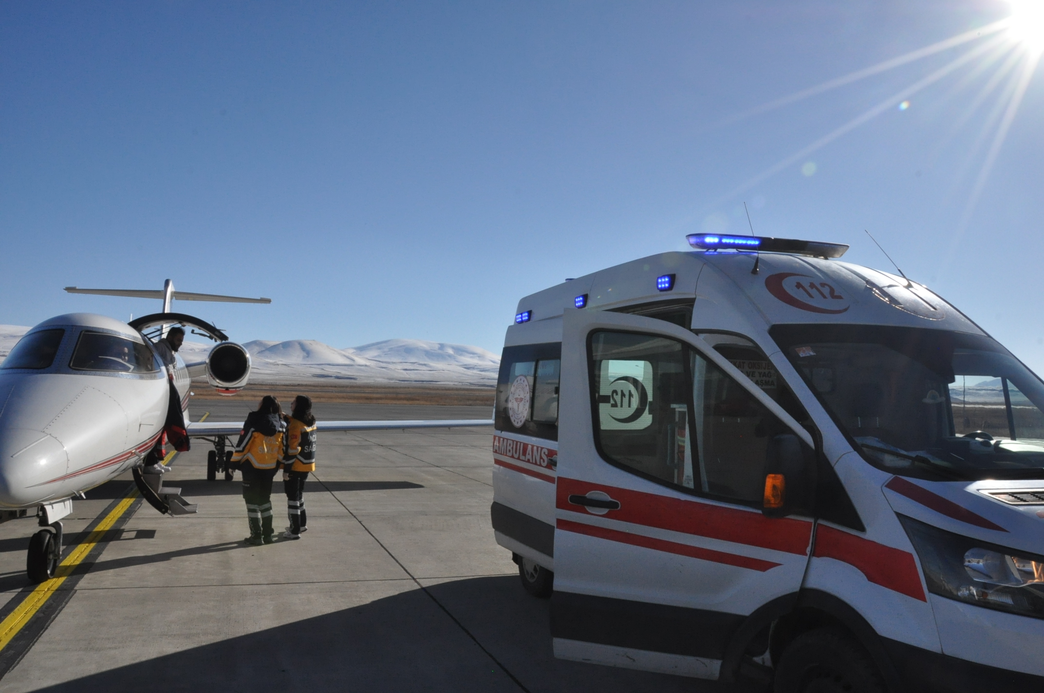 ambulans-ucak-hastalar-icin-havalandi-2.jpg