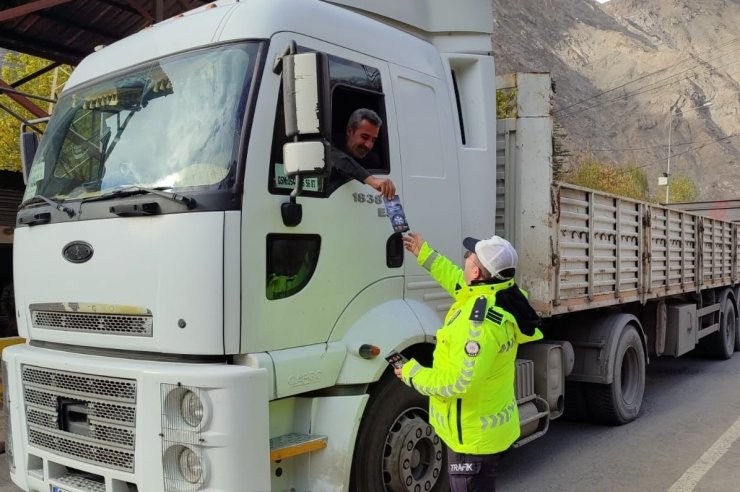 Hakkari’de kış lastiği uygulaması