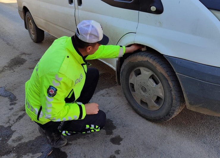 Hakkari polisi trafik tedbirlerine elden bırakmıyor