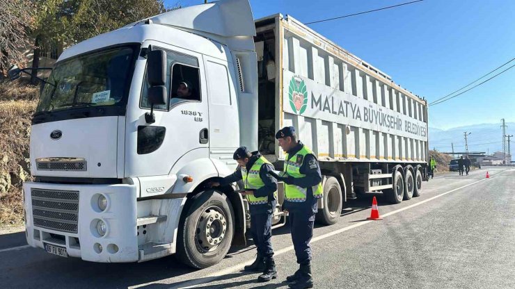 Malatya’da jandarmadan zorunlu kış lastiği denetimi