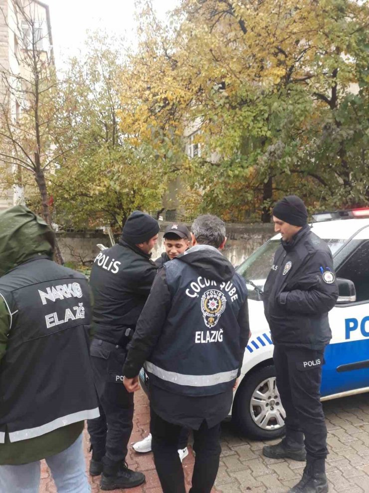 Elazığ polisi okul önlerinde kuş uçurtmuyor