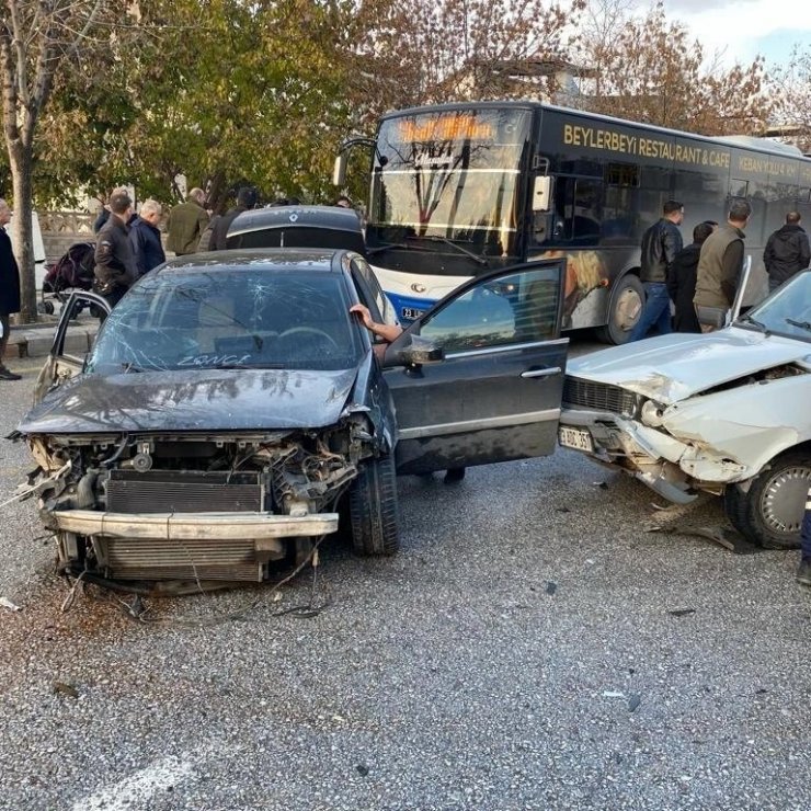 Elazığ’da zincirleme trafik kazası: 3 yaralı