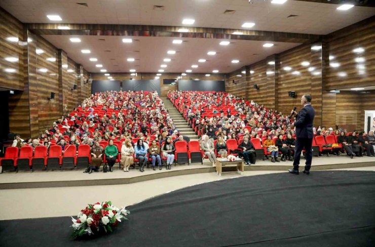 Van’da ‘Çocuk İstismarının Önlenmesinde Ailenin Rolü’ söyleşi düzenlendi