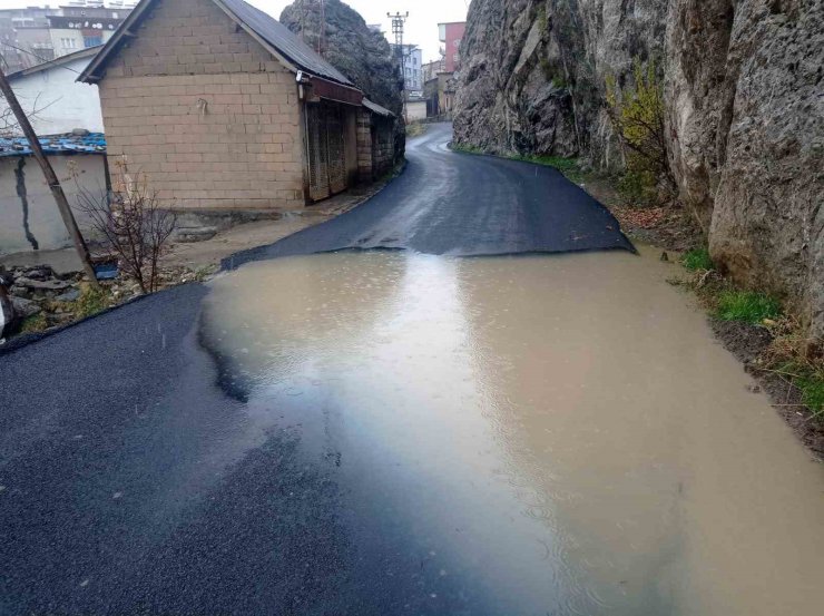 Hakkari’de karla karışık yağmur etkili olmaya başladı