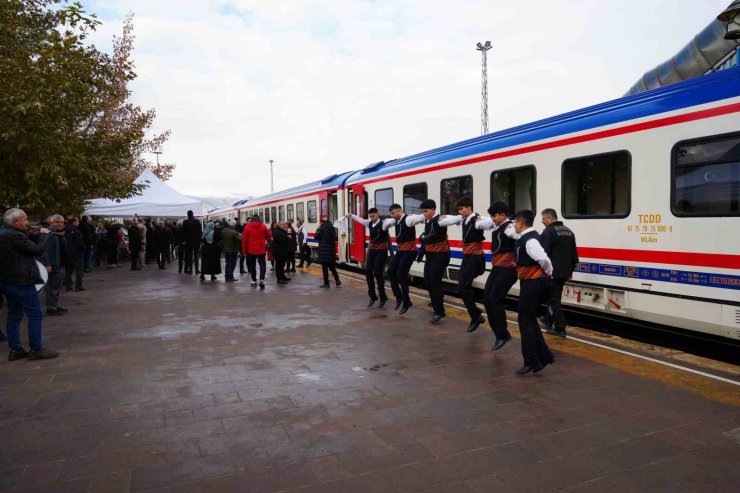 Turistik Doğu Ekspresi’ne Erzincan’da sıcak karşılama
