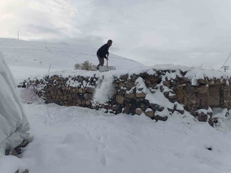 Diyadin’de taşımalı eğitim gören öğrenciler için okullar tatil