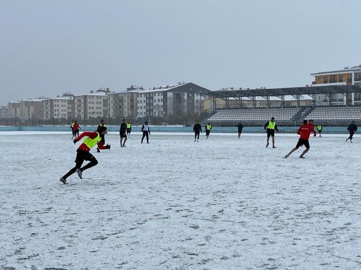 Kars 36 Spor’da hedef galibiyet