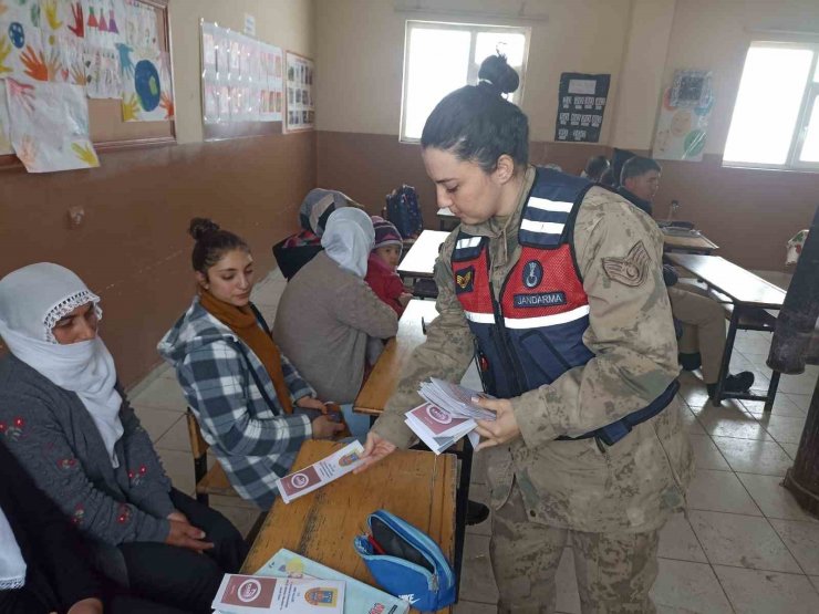 Jandarma’dan öğrencilere eğitim ziyareti