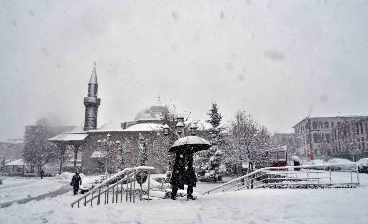 Erzurum’da okullara 1 günlük kar tatili