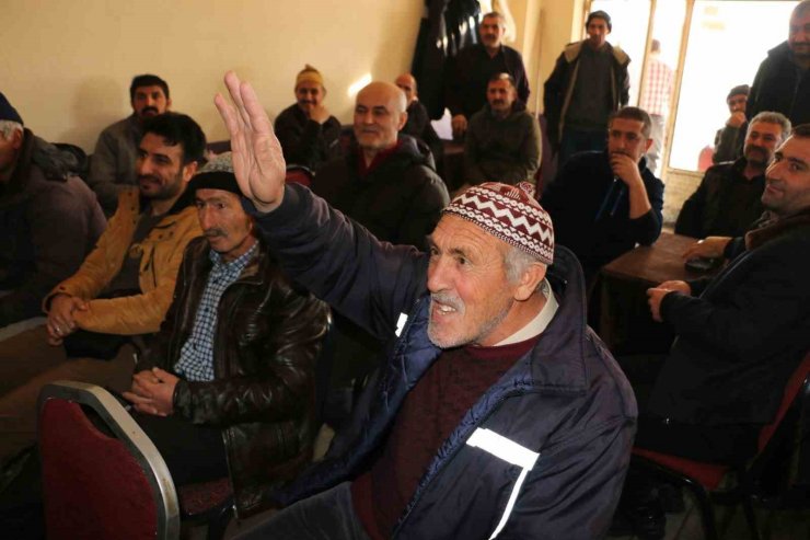 Kargın Beldesinde çiftçi bilgilendirme toplantısı düzenlendi