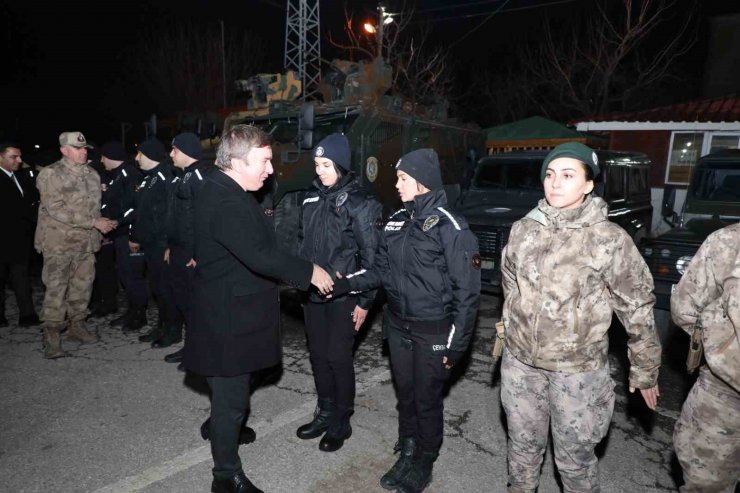 Görevi başındaki güvenlik güçlerine yeni yıl ziyareti