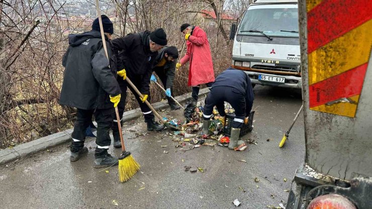 Hakkari’de 50 personel ile çevre temizliği