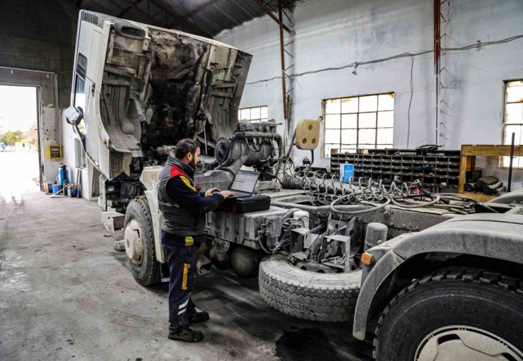 Van Büyükşehir Belediyesi idari gücüyle 13 bin 303 bakım onarım çalışması yaptı