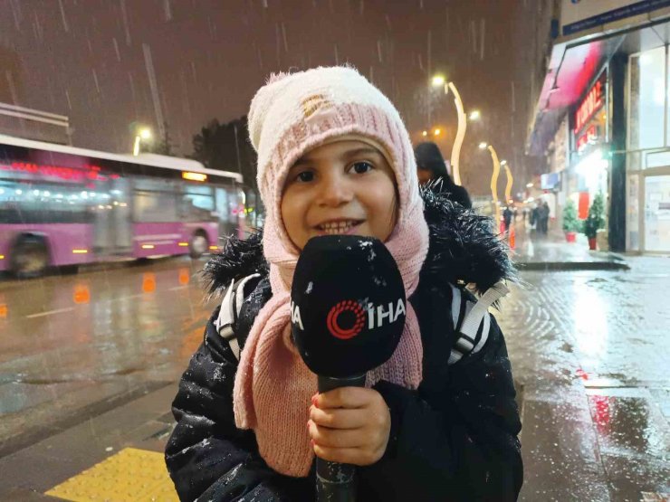 Van’da karla karışık yağmur hayatı olumsuz etkiliyor