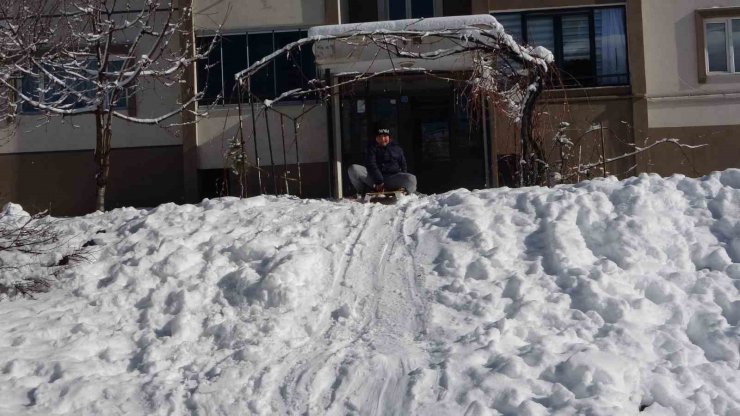 Bitlis’te 15 köy yolu kardan dolayı kapalı