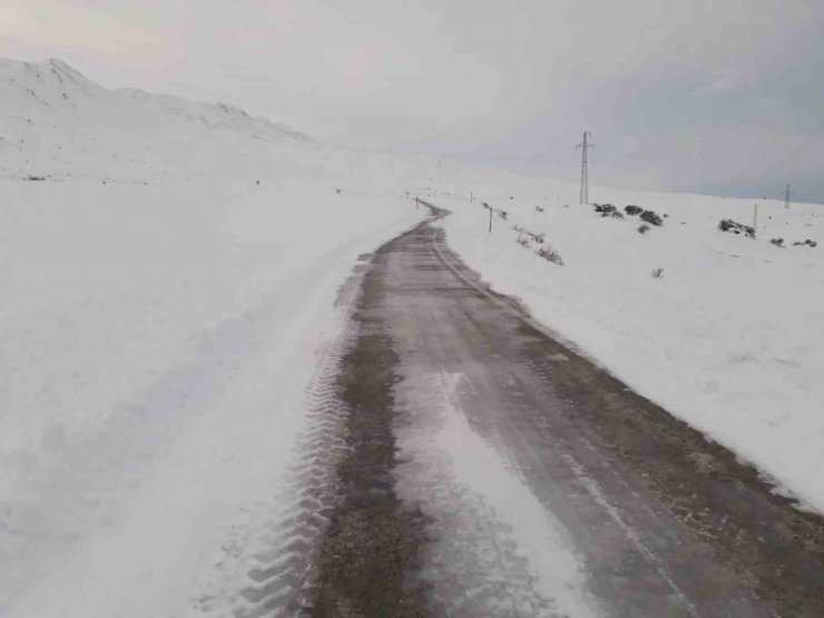 Muradiye’de yol açma çalışması