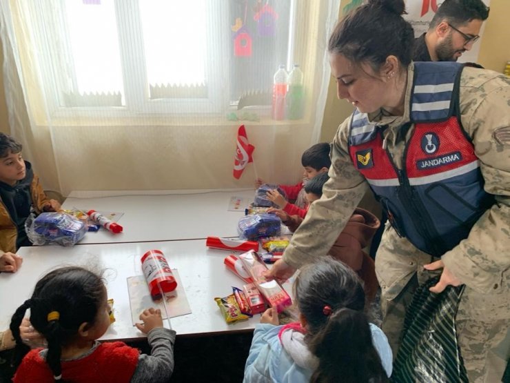 Jandarmadan ilkokul öğrencilerine ‘Mahremiyet’ eğitimi