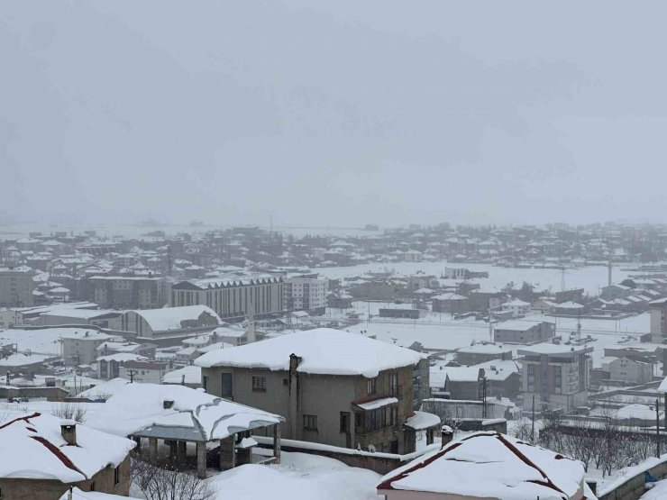 Hakkari’de 96 köy ve 202 mezra yolu ulaşıma kapandı