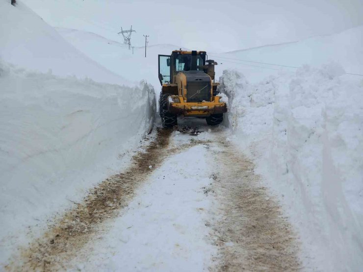 Bitlis’te kapalı olan tek köy yolu da ulaşıma açıldı