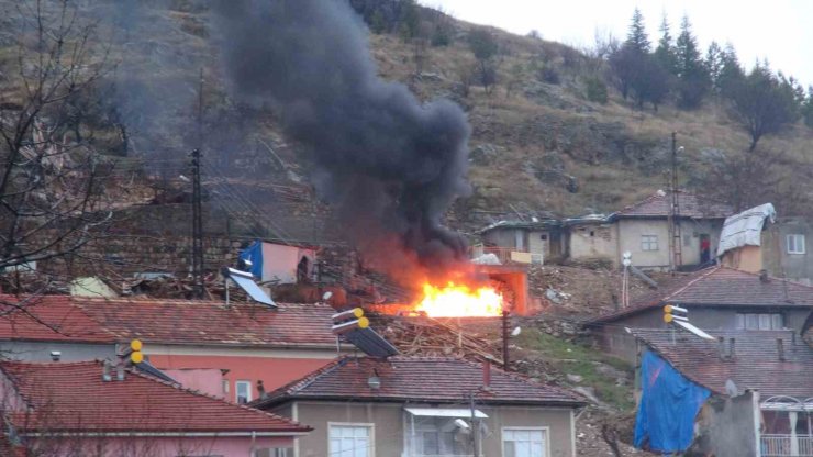 Malatya’daki çadır yangını korkuttu