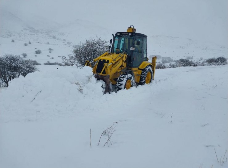 Arpaçay’da 3 köy yolu ulaşıma kapandı