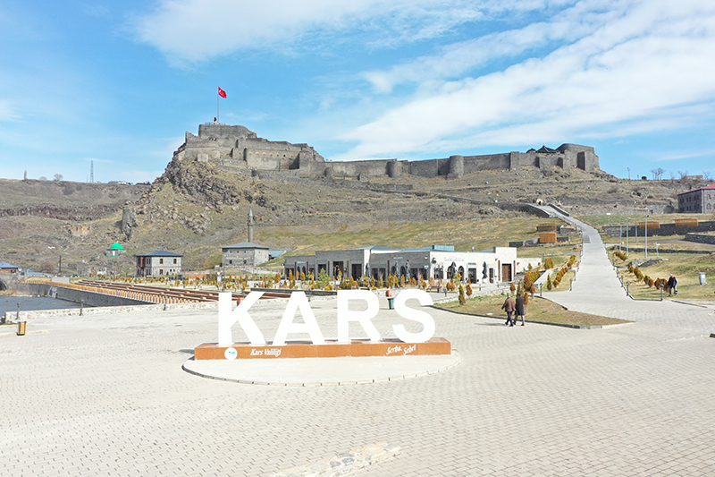 kars-kalesi-ve-bedesten.jpg