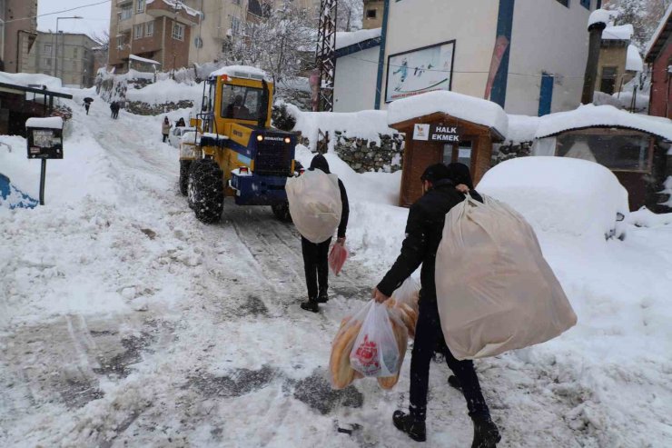 Hakkari kara gömüldü