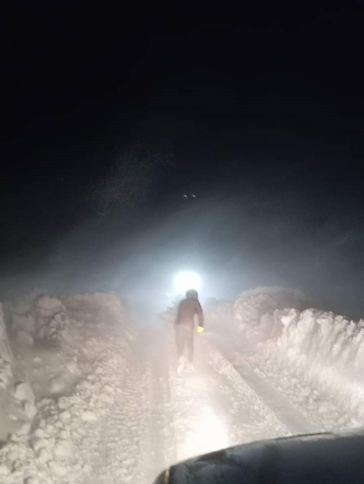 Bitlis’te yol açma çalışmaları devam ediyor