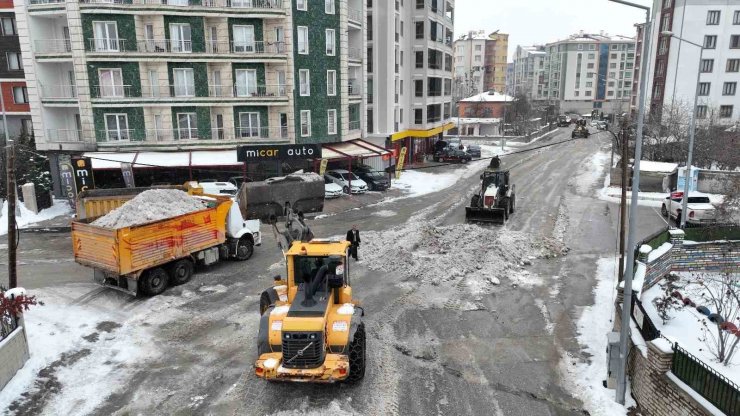 İpekyolu’nda karla mücadele devam ediyor